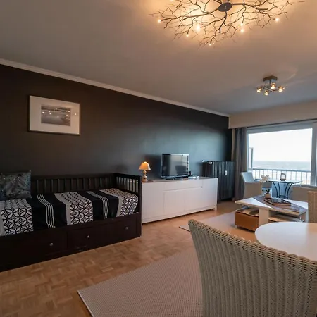 Golfslag With Sea View By Interhome Appartement Blankenberge